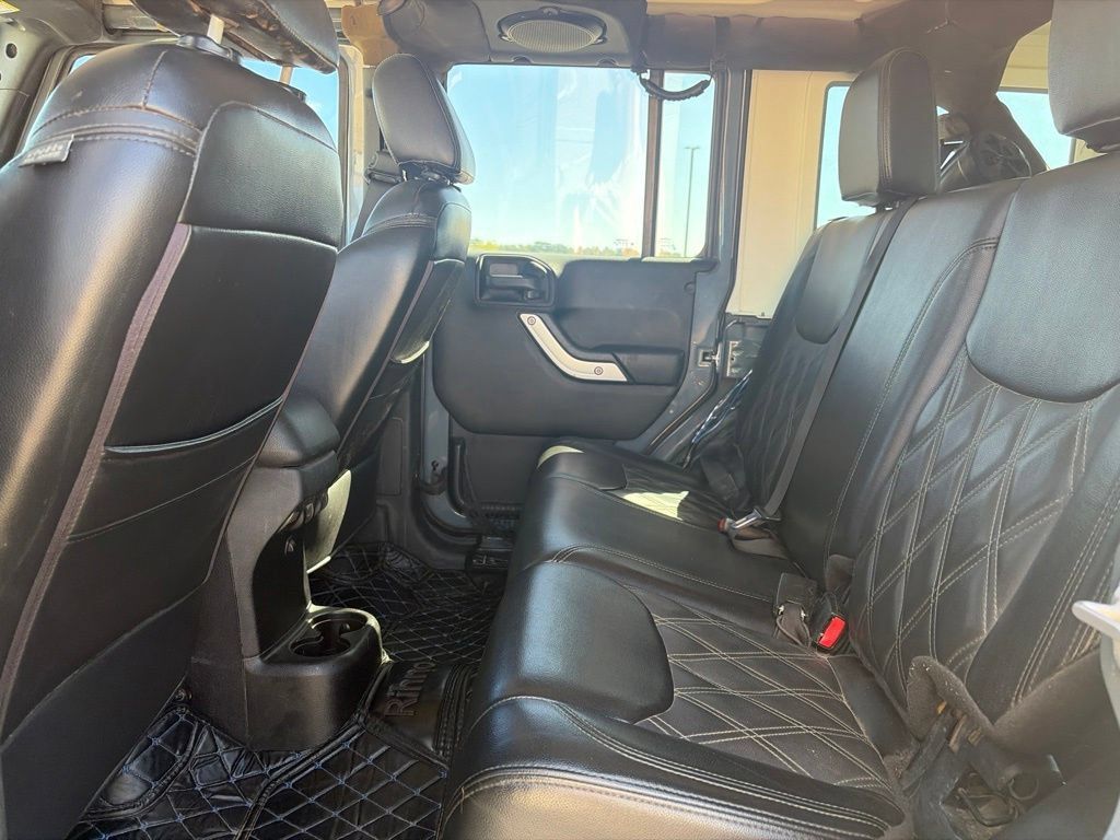 Used 2014 Jeep Wrangler Unlimited Rubicon w/ Connectivity Group AWD/4WD image 25