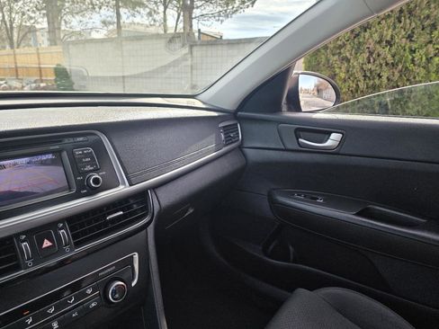 Used 2017 Kia Optima LX image 16