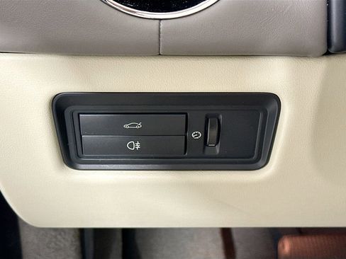 Used 2017 Jaguar XJ L Portfolio image 10