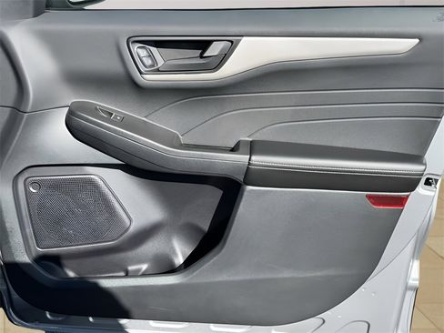 Used 2022 Ford Escape SE w/ Cold Weather Package image 28