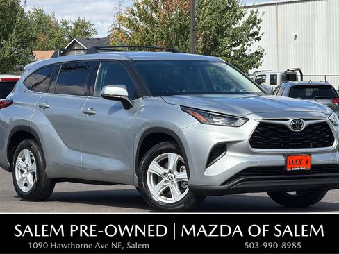 Used 2022 Toyota Highlander L FWD image 1