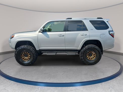 Used 2022 Toyota 4Runner SR5 Premium w/ Moonroof Package AWD/4WD image 8