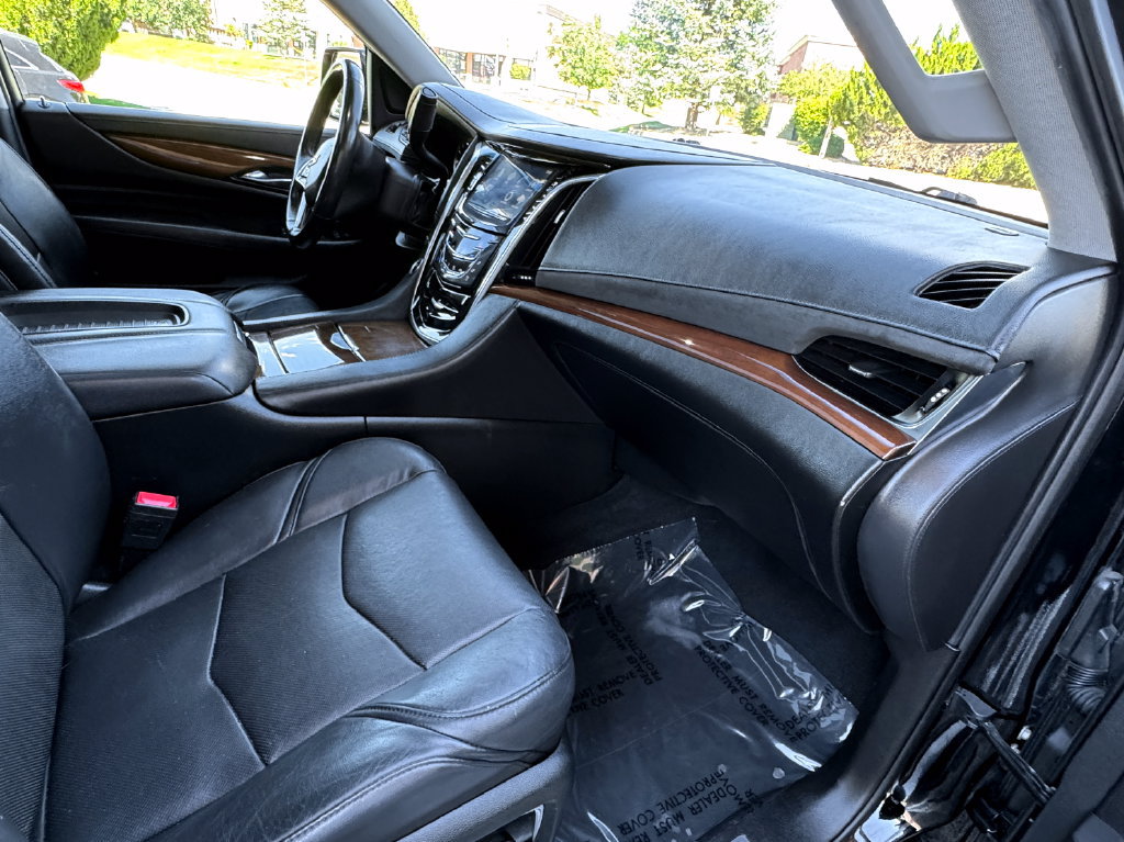 Used 2018 Cadillac Escalade ESV Premium Luxury AWD/4WD image 37