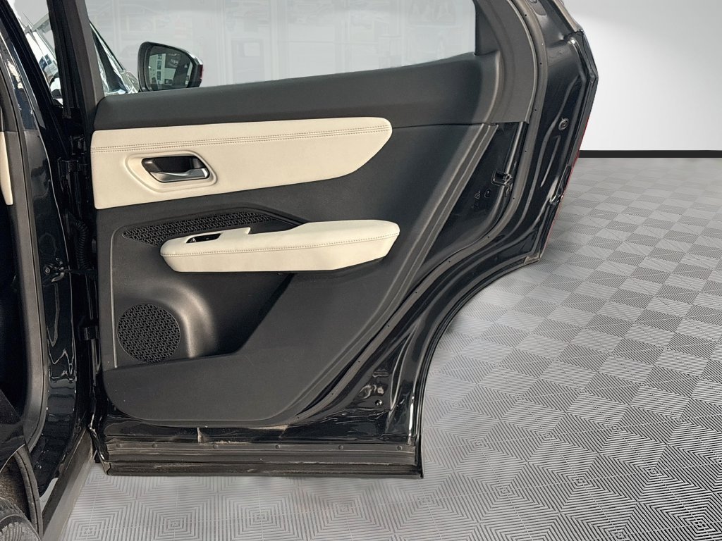 Used 2023 Nissan Ariya FWD image 32
