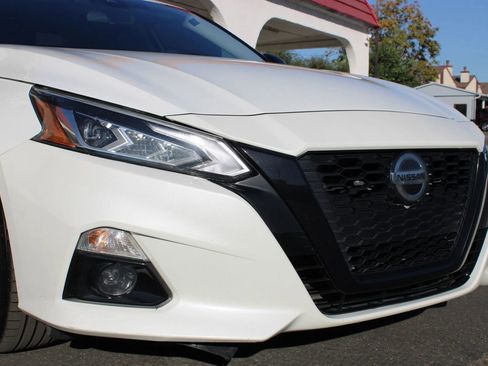 Used 2022 Nissan Altima 2.5 SR w/ Midnight Edition Package image 8