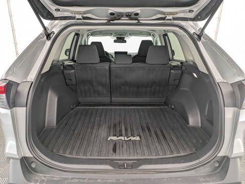 Used 2024 Toyota RAV4 LE AWD/4WD image 33