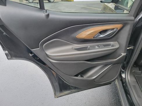 Used 2021 GMC Terrain SLE w/ Driver Convenience Package image 13