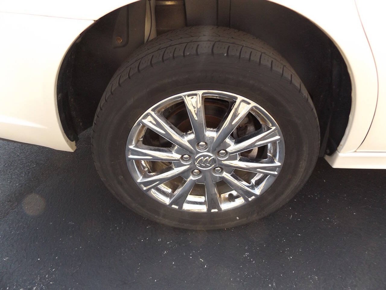 Used 2011 Buick Lucerne CXL FWD image 31