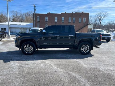 Used 2024 Toyota Tacoma Limited w/ Limited Package (LT) image 5