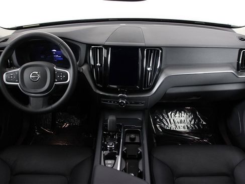 Certified 2025 Volvo XC60 B5 Core image 7