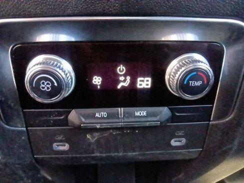 Used 2024 GMC Yukon XL SLT image 29