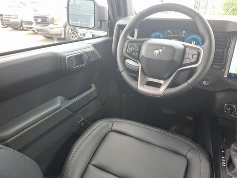 New 2025 Ford Bronco Badlands image 9