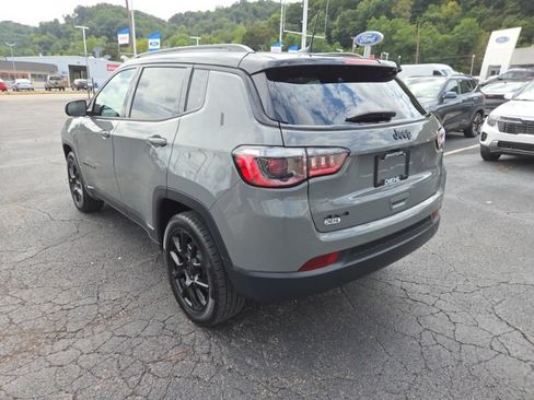 Used 2023 Jeep Compass Latitude w/ Convenience Group AWD/4WD image 5