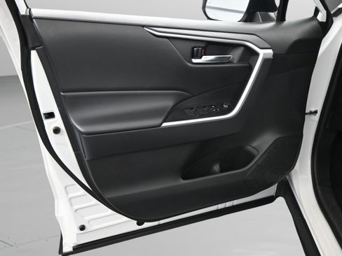 Used 2024 Toyota RAV4 XLE image 32