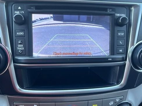 Used 2013 Toyota Highlander 4WD w/ Cold Weather Pkg image 23