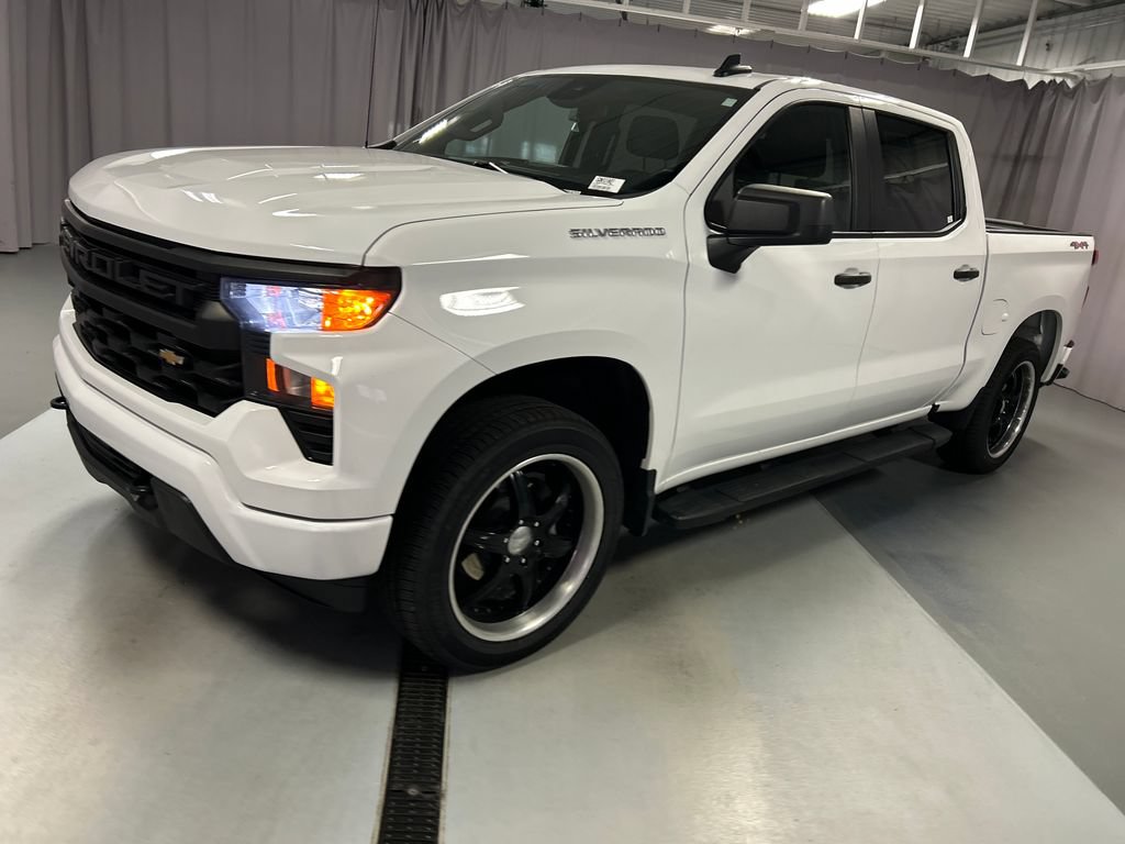 Used 2024 Chevrolet Silverado 1500 Custom AWD/4WD image 3