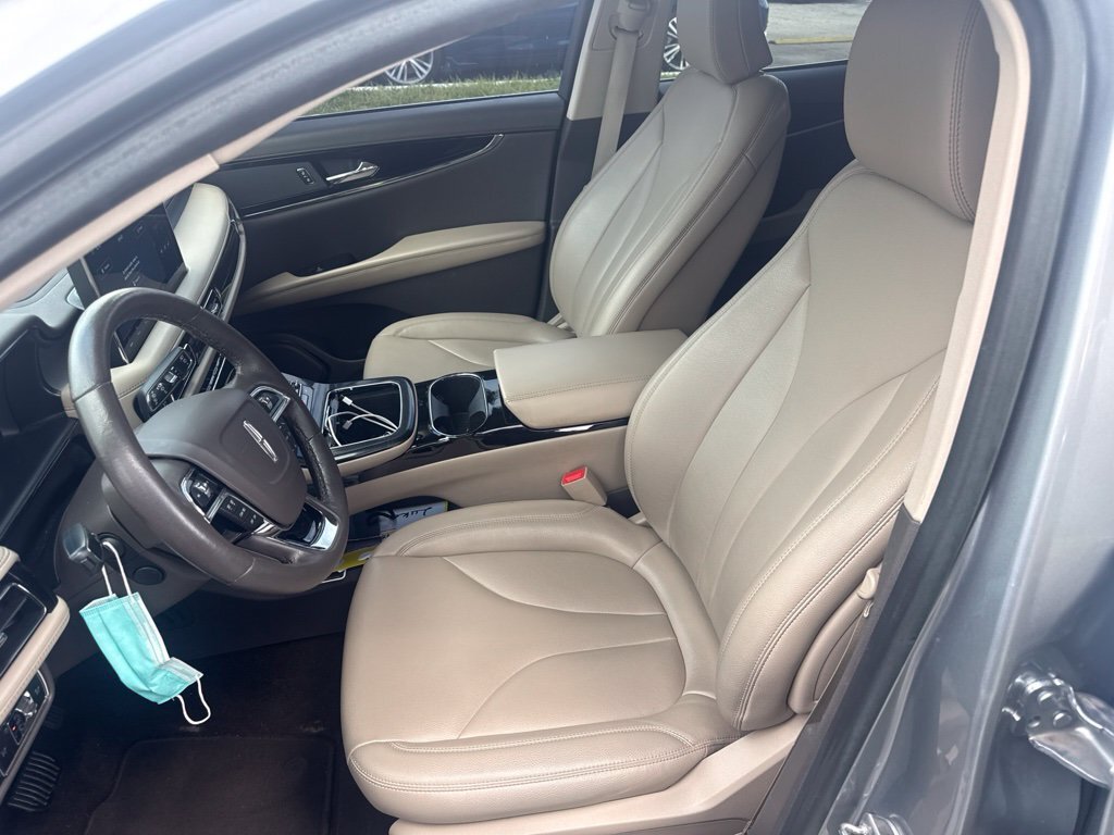 Used 2023 Lincoln Nautilus FWD w/ Premium Package image 9