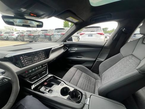 Used 2024 Audi e-tron GT Prestige AWD/4WD image 18