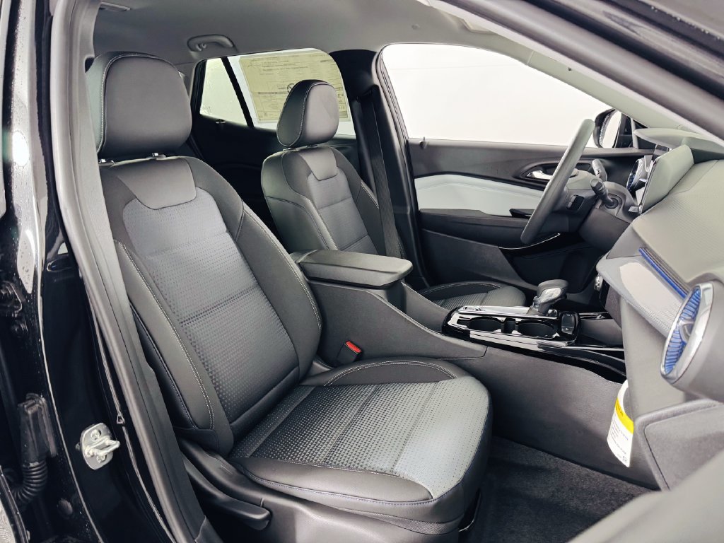 Used 2026 Chevrolet Trax LT FWD image 28