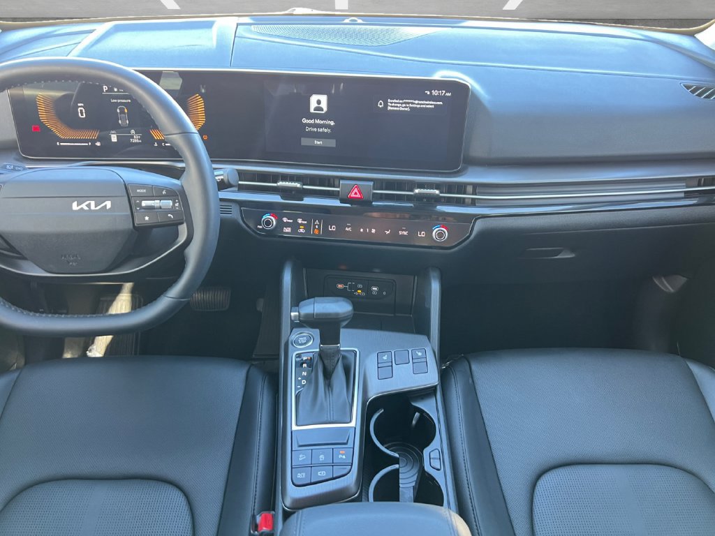 Used 2026 Kia Sportage EX FWD image 3