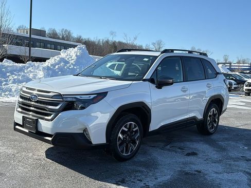 Used 2025 Subaru Forester Premium image 7