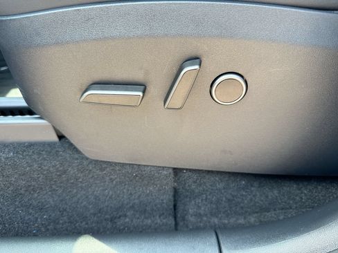 Used 2025 Tesla Model Y Long Range AWD/4WD image 12