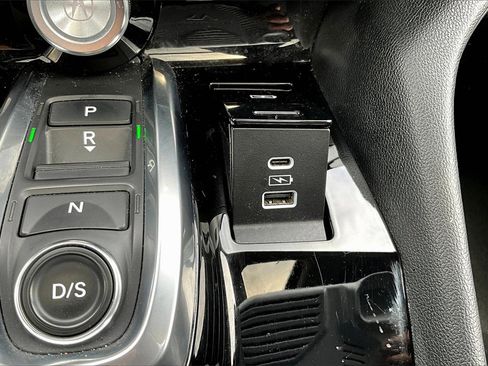 Used 2022 Acura MDX SH-AWD image 16