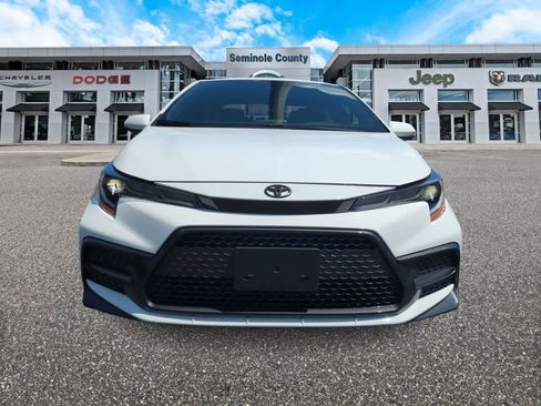 Used 2022 Toyota Corolla SE FWD image 3