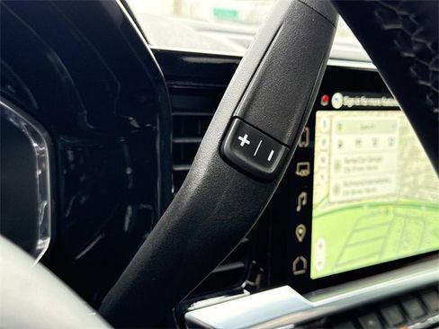 Used 2025 GMC Sierra 1500 SLT image 10