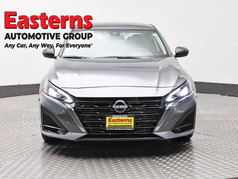 Used 2025 Nissan Altima 2.5 SV image 2