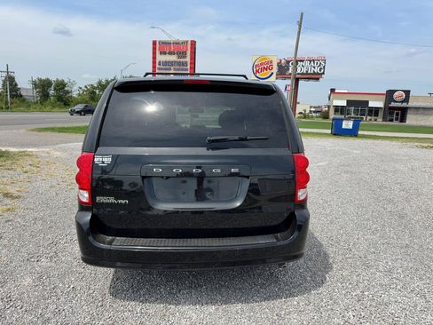 Used 2019 Dodge Grand Caravan SE FWD image 4