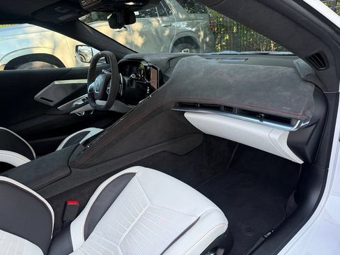 Used 2023 Chevrolet Corvette Stingray Premium Conv w/ Z51 Performance Package RWD image 34