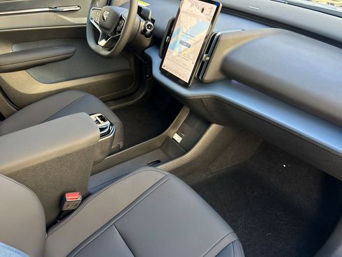 New 2025 Volvo EX30 Plus w/ Protection Package Premier image 16