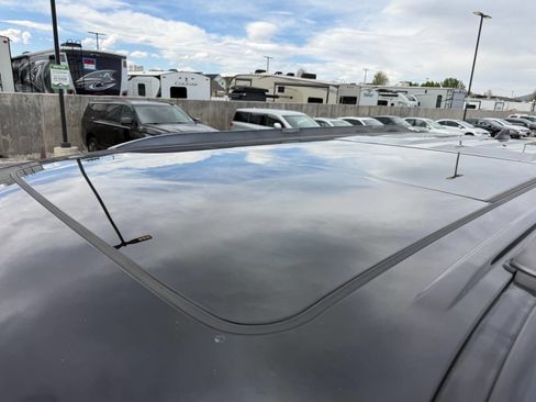 Used 2024 Toyota Sequoia Platinum AWD/4WD image 15