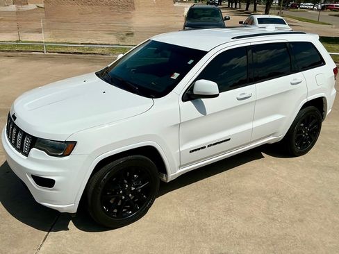Used 2021 Jeep Grand Cherokee Laredo X image 5