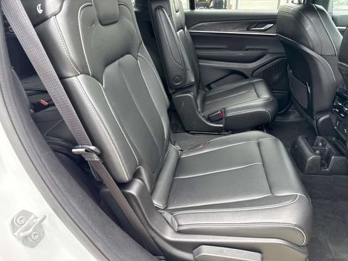 Used 2025 Jeep Grand Cherokee L Limited AWD/4WD image 14