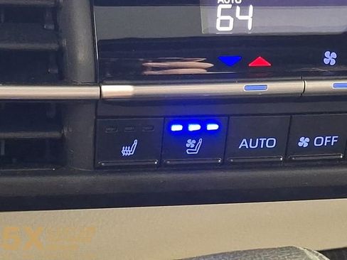 Certified 2021 Toyota Sienna Platinum FWD image 32