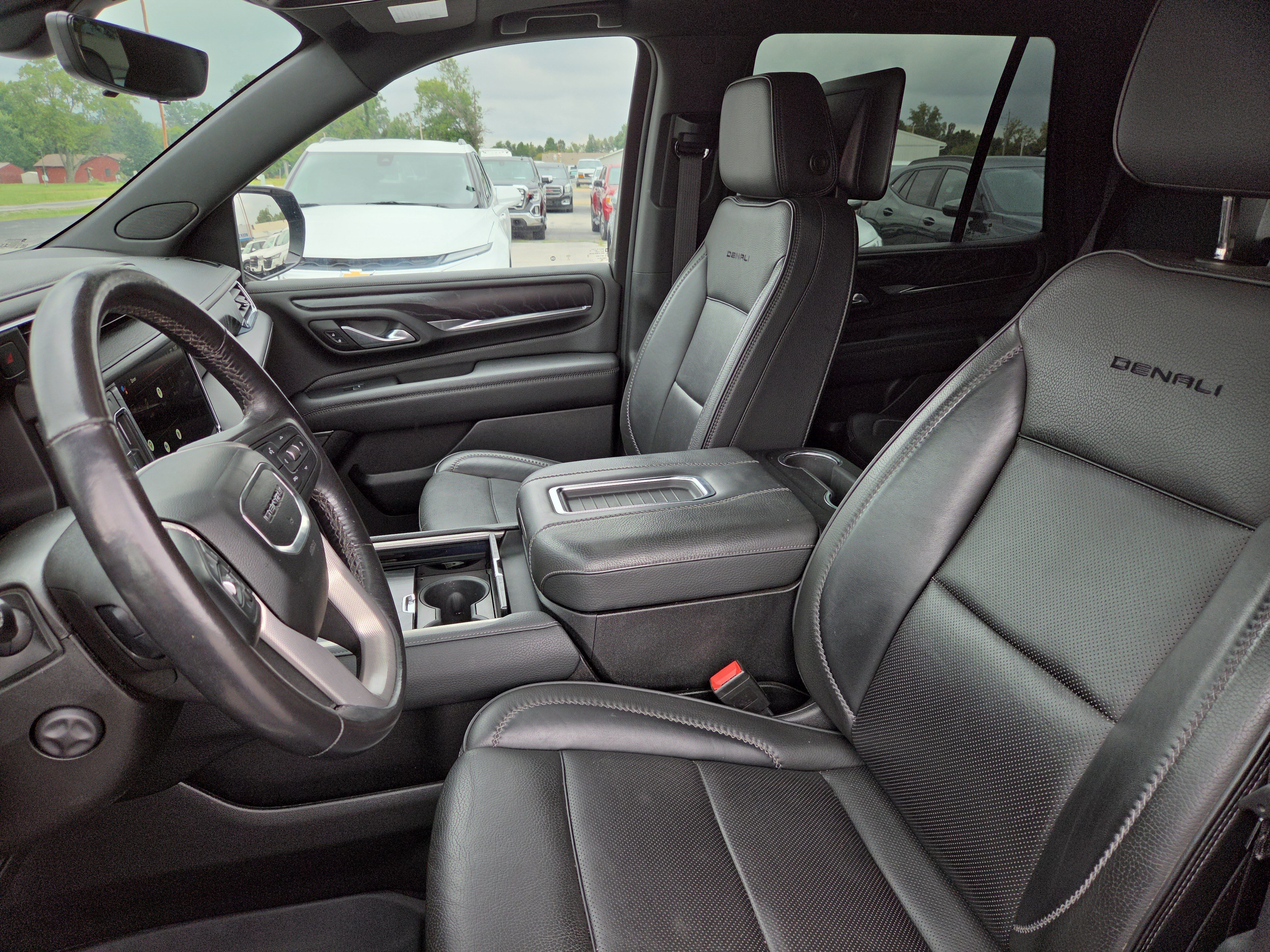 Used 2022 GMC Yukon Denali w/ Denali Ultimate Package AWD/4WD image 7
