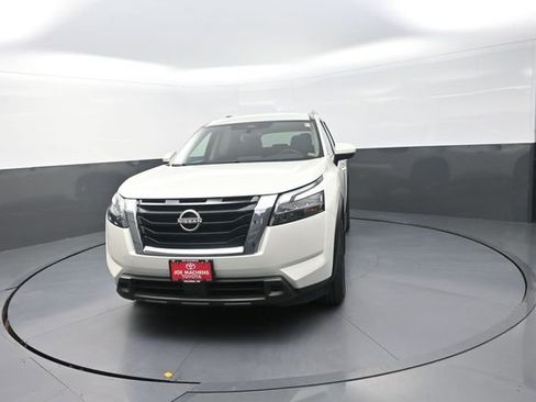 Used 2023 Nissan Pathfinder SV AWD/4WD image 49