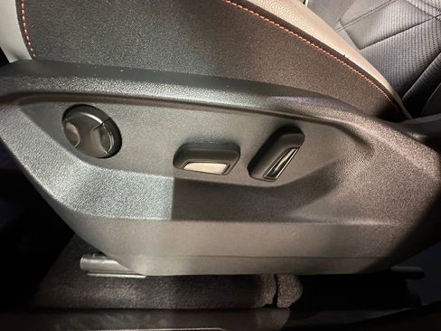 Used 2025 Volkswagen Atlas Peak Edition SE image 10