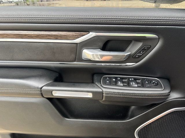 Used 2019 RAM 1500 Laramie AWD/4WD image 12