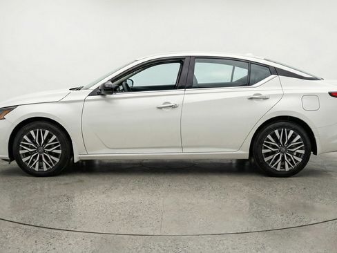 Used 2025 Nissan Altima 2.5 SV FWD image 5