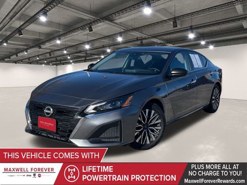Used 2024 Nissan Altima 2.5 SV image 1