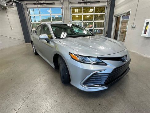 Used 2023 Toyota Camry LE w/ Cold Weather Package FWD image 7