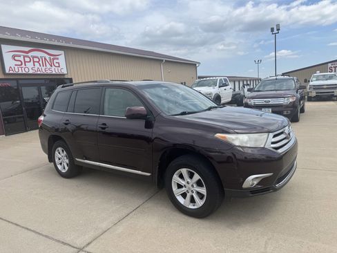 Used 2012 Toyota Highlander FWD w/ Tech Pkg image 13