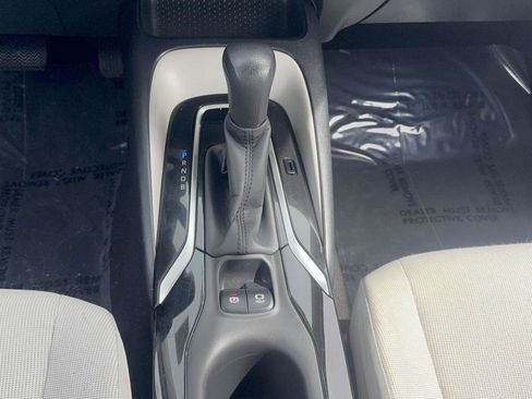Used 2020 Toyota Corolla LE FWD image 18