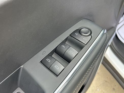 Used 2025 GMC Acadia Elevation image 17