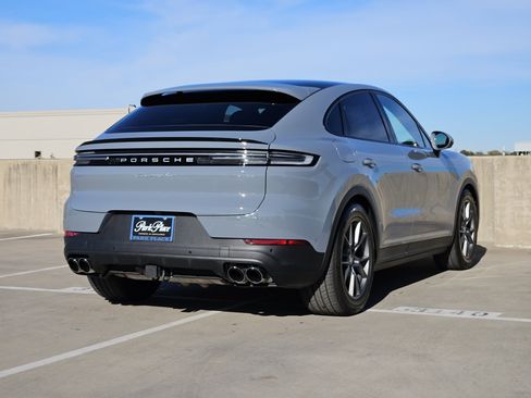 Certified 2025 Porsche Cayenne S image 8