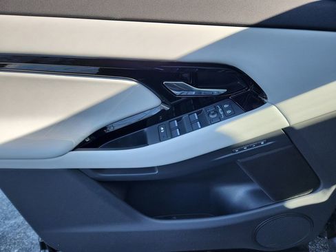 Used 2026 Land Rover Range Rover Evoque S image 24