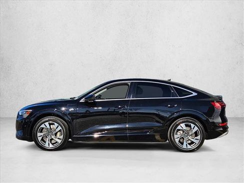 Used 2022 Audi e-tron Premium Plus image 8